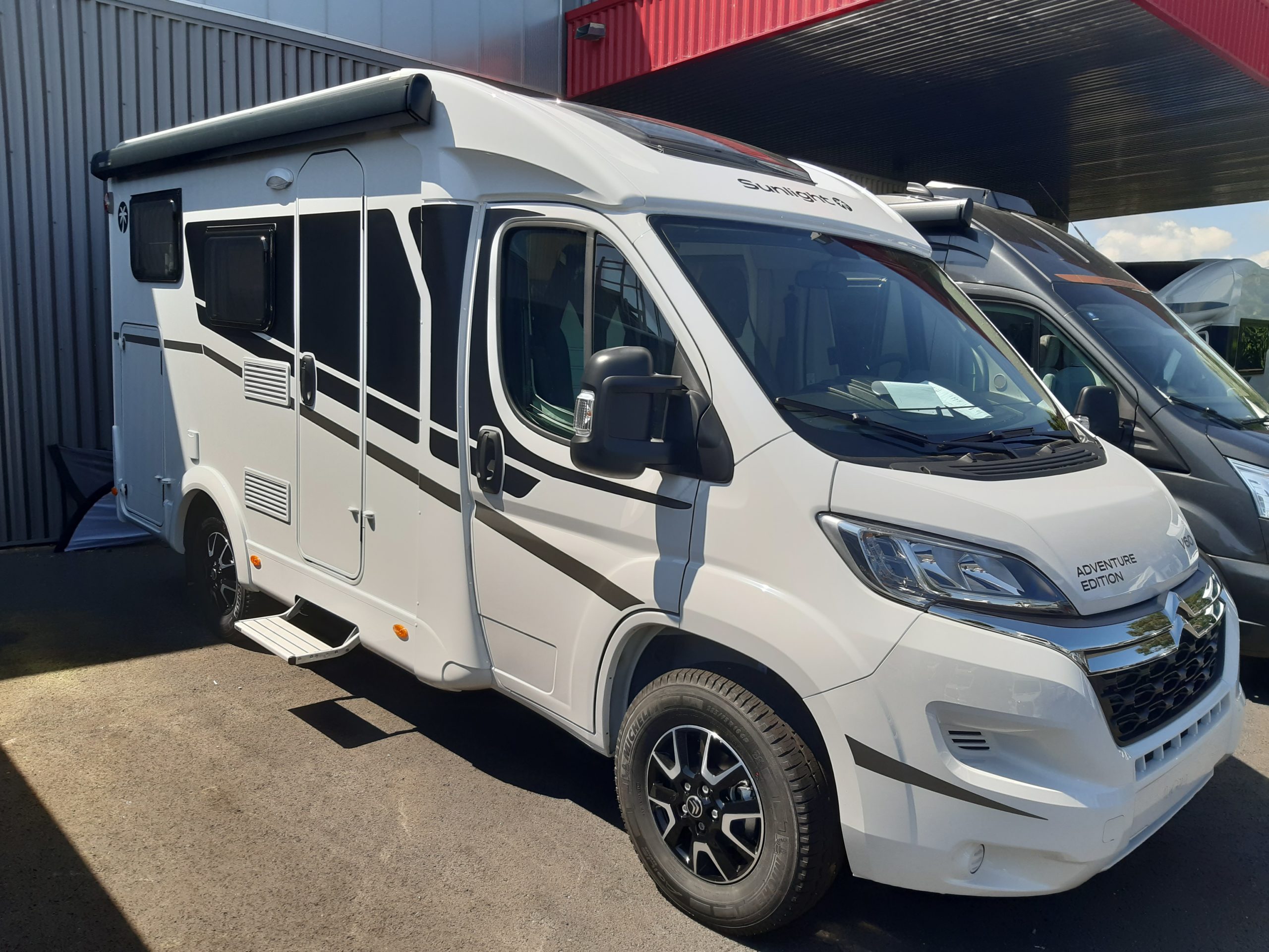 Camping Car Profilé Sunlight v60 Adventure Édition 2025 Aven CampingCars